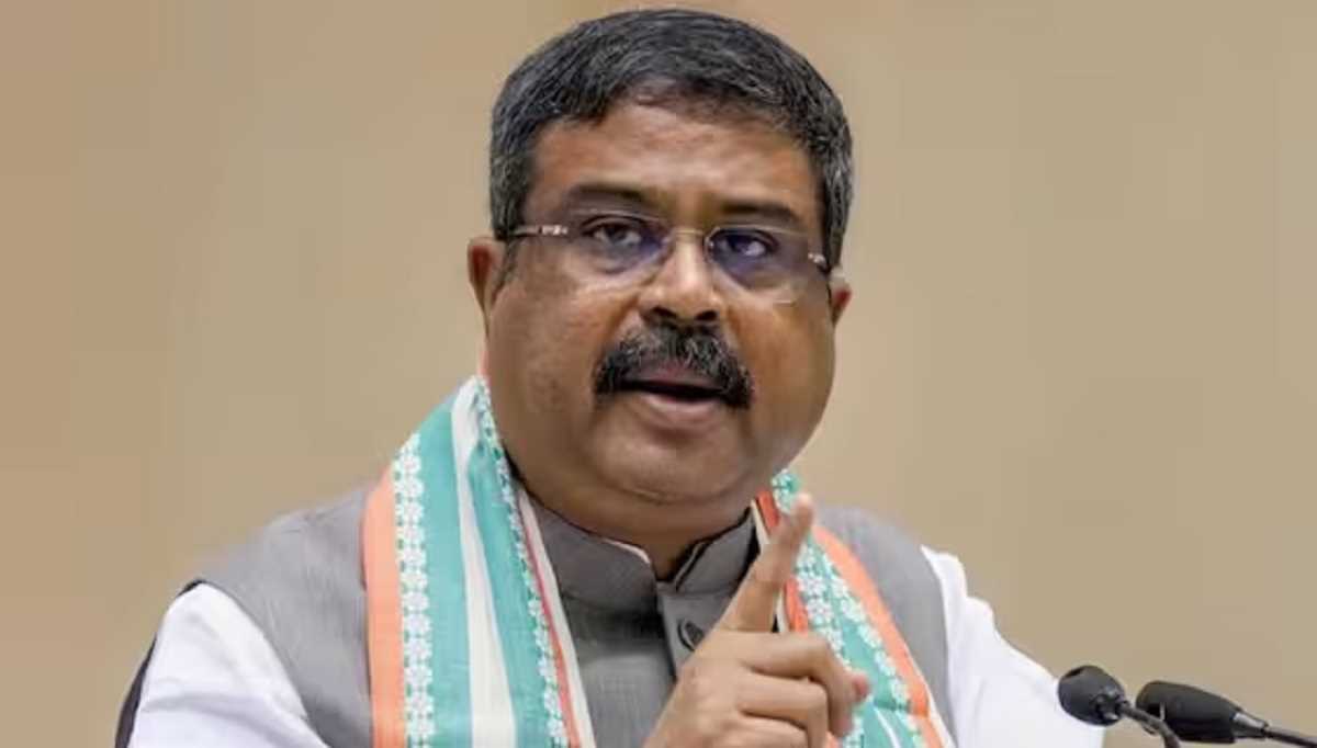 शिक्षा मंत्री धर्मेंद्र प्रधान से मिले नीट के छात्र, कहा न्याय का मिला भरोसा